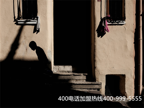 (哪些服務商提供的400電話更值得選擇英文)(400電話辦理怎樣更方便省事，選擇代理服務商會更好)